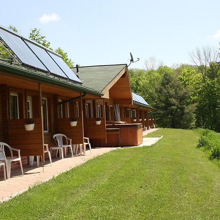 Quiet Bay Inn & Cafe Magnetawan Экстерьер фото