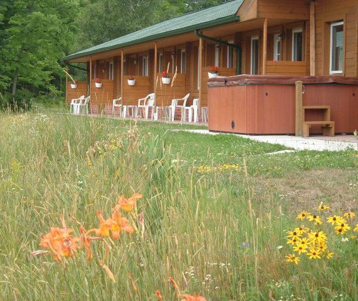 Quiet Bay Inn & Cafe Magnetawan Экстерьер фото