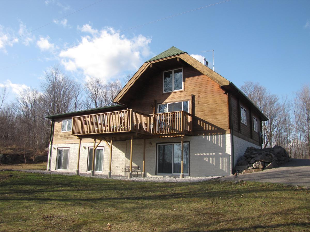 Quiet Bay Inn & Cafe Magnetawan Экстерьер фото