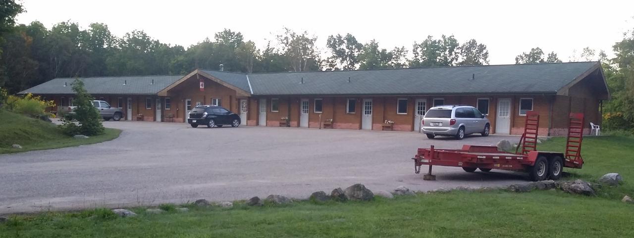 Quiet Bay Inn & Cafe Magnetawan Экстерьер фото