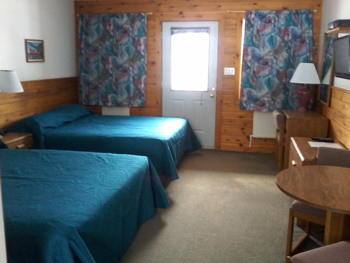 Quiet Bay Inn & Cafe Magnetawan Экстерьер фото